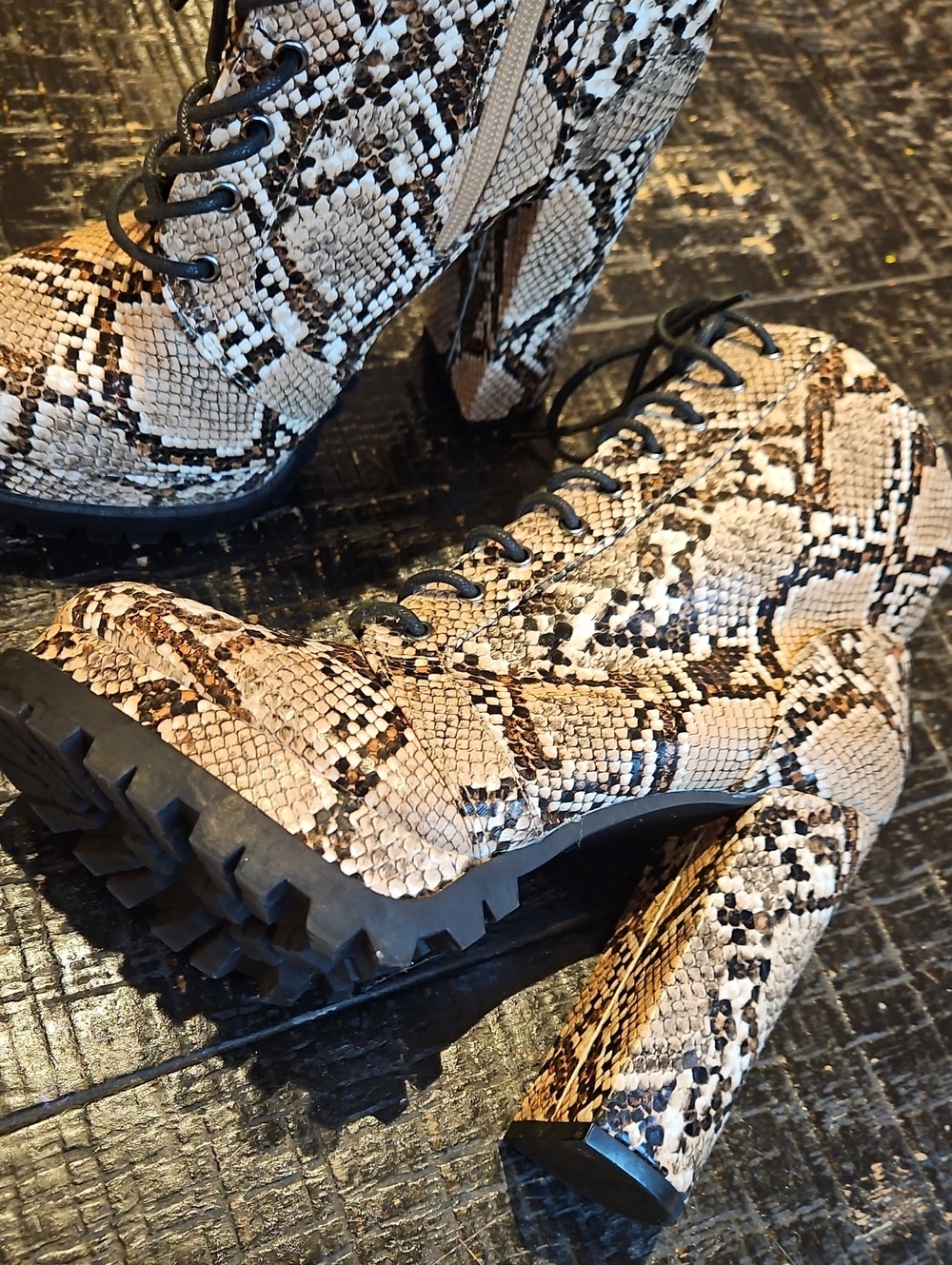 Wild Diva Beige Tan Black Snake-Print Lace-Up Block Heel Boots Size 7.5 Platform